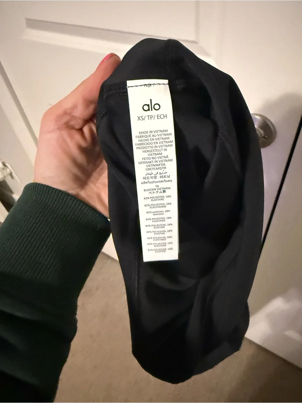 NEW! NWT! ALO Yoga High-Waist Air Lift 7/8 Black Leggings, XS, - Picture 7 of 8